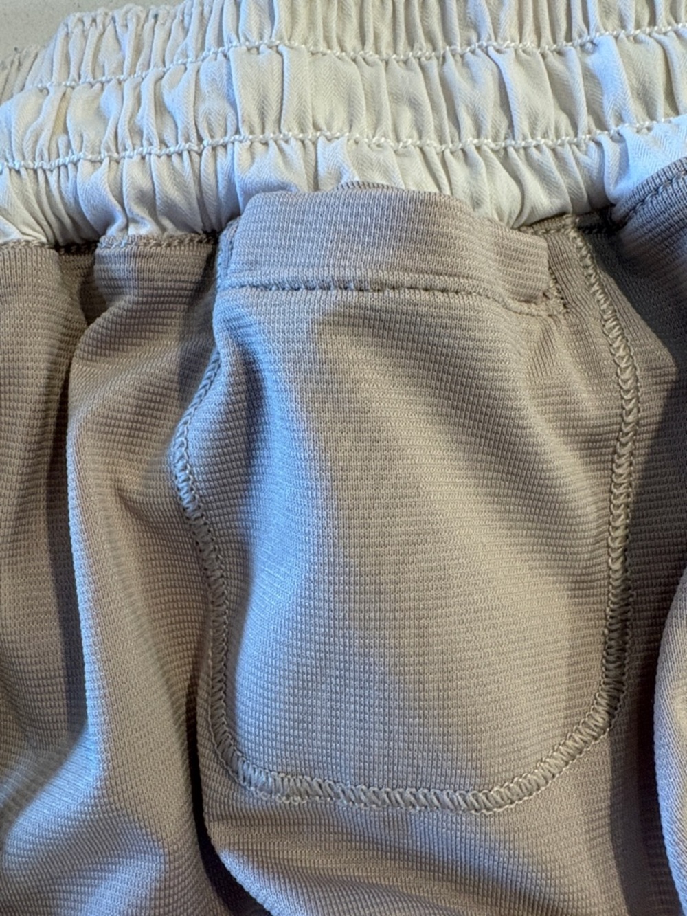 Lululemon Hotty Hot Short 4” Inseam ~ 4 ~ White with Nude Liner - Picture 8 of 10